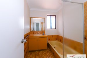 2 Haddon Place, HALLS HEAD, WA 6210 AUS