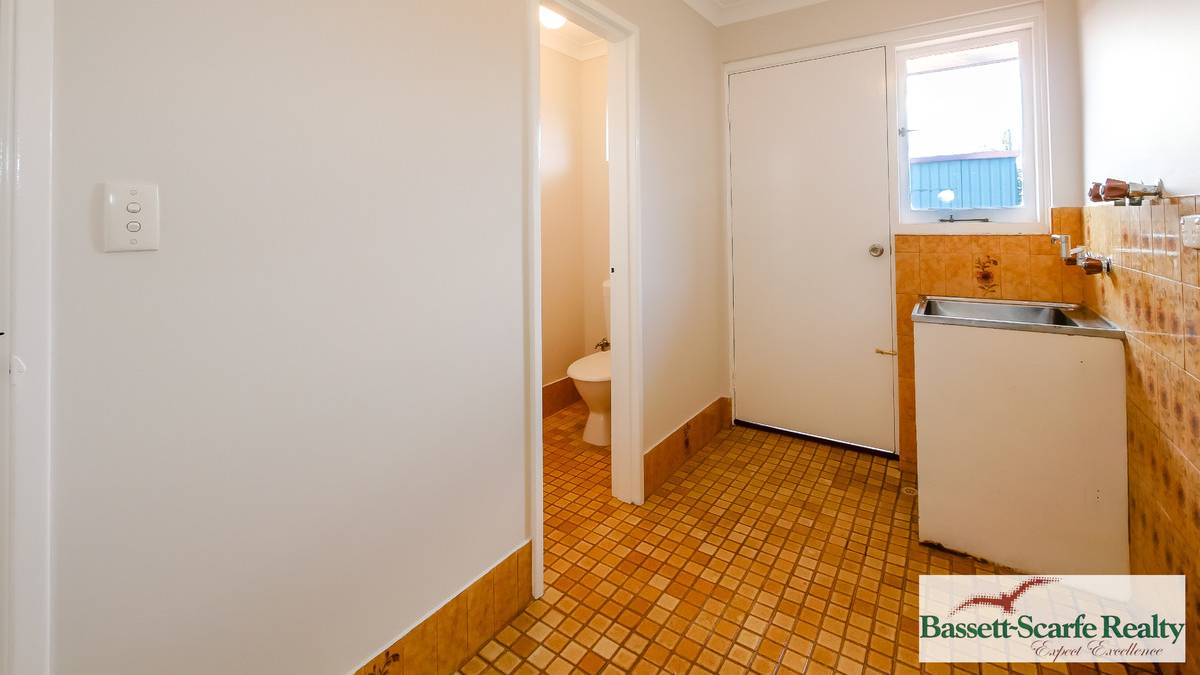 2 Haddon Place, HALLS HEAD, WA 6210 AUS