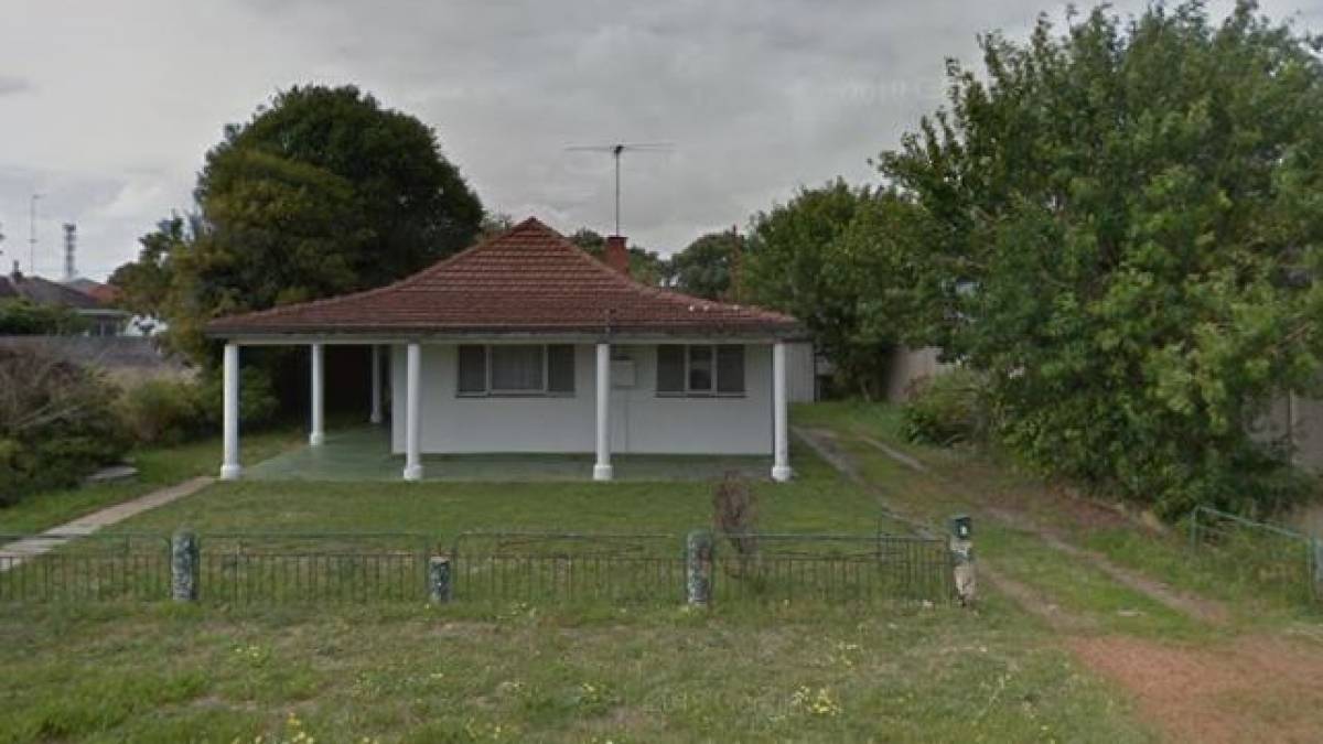 6 Loxton Street, Dudley Park, WA 6210 AUS