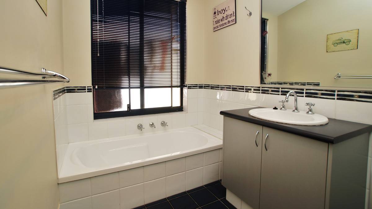 5 Goldsworthy Loop, DAWESVILLE, WA 6211 AUS