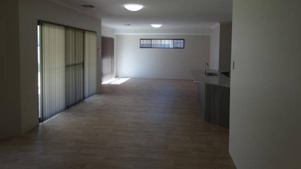 3 Adriana Way, Halls Head, WA 6210 AUS
