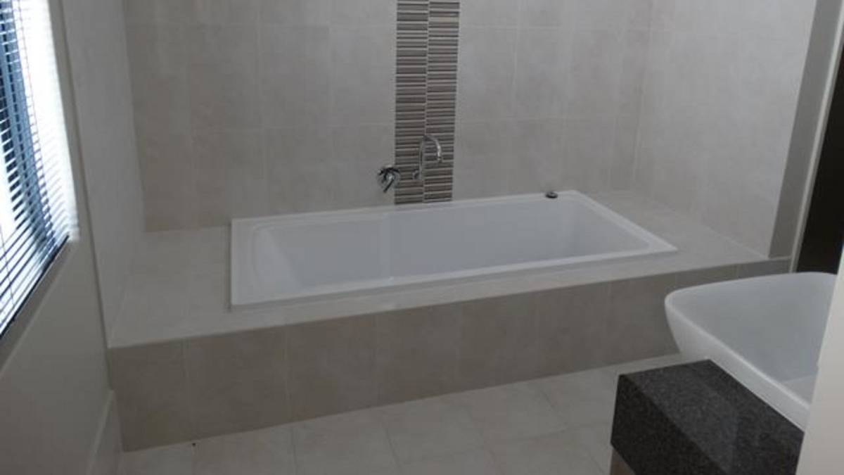 3 Adriana Way, Halls Head, WA 6210 AUS