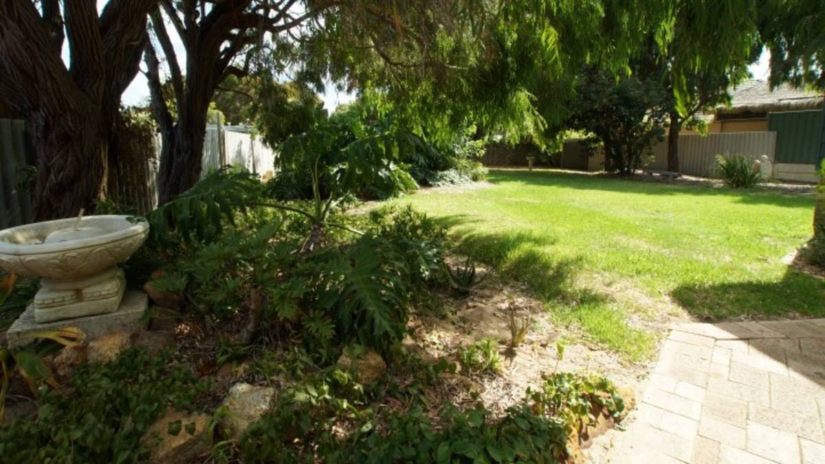 28 Yeedong Road, Falcon, WA 6210 AUS