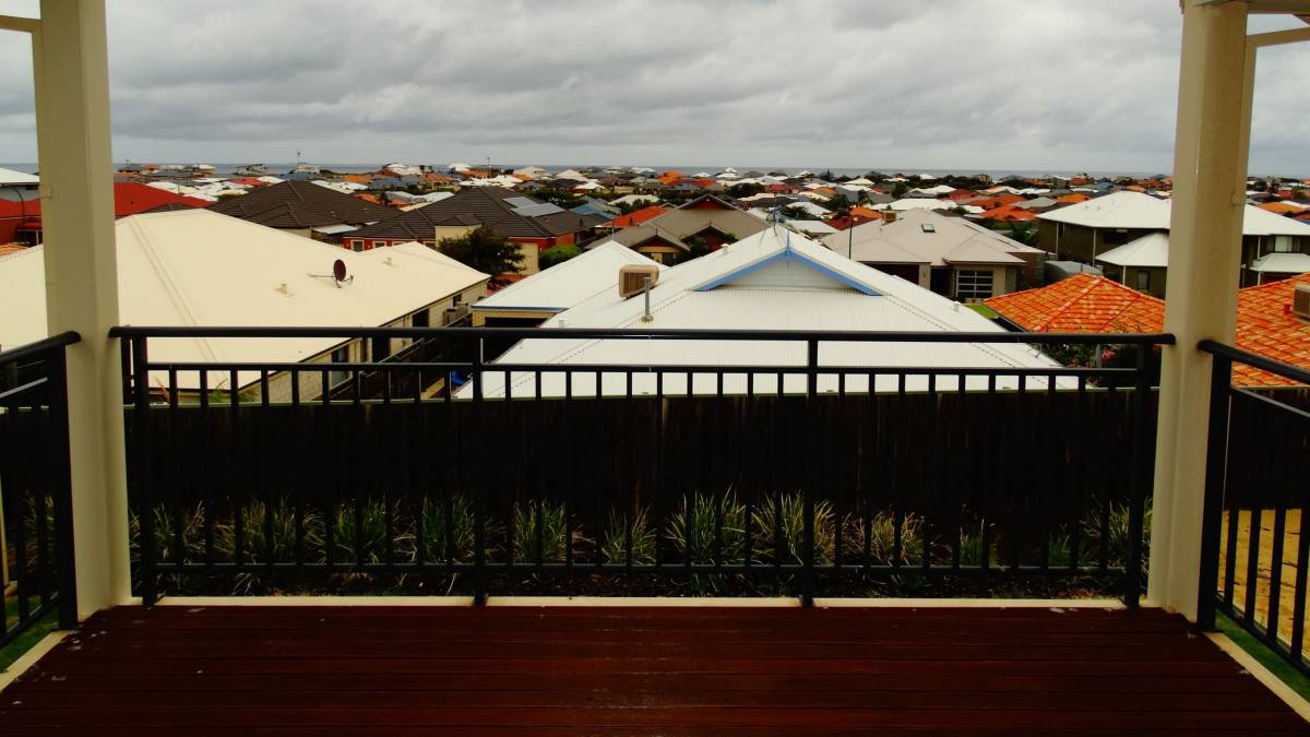 14 Lilly Pilly Lookout, HALLS HEAD, WA 6210 AUS