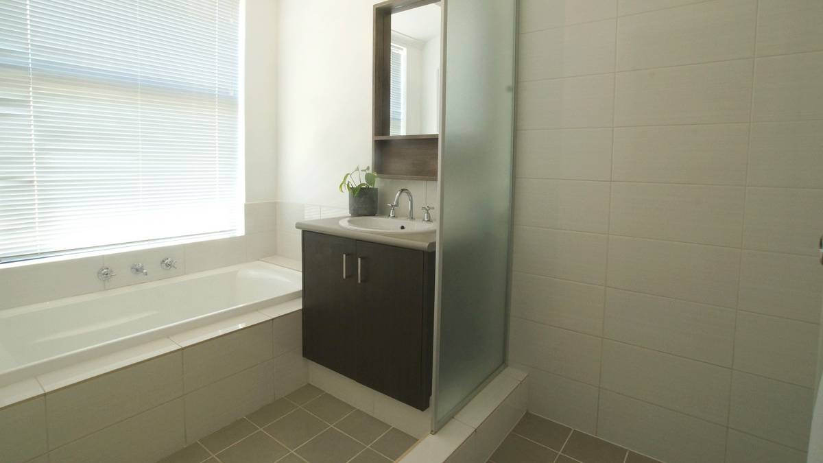 17 Highcliffe Circle, Lakelands, WA 6180 AUS