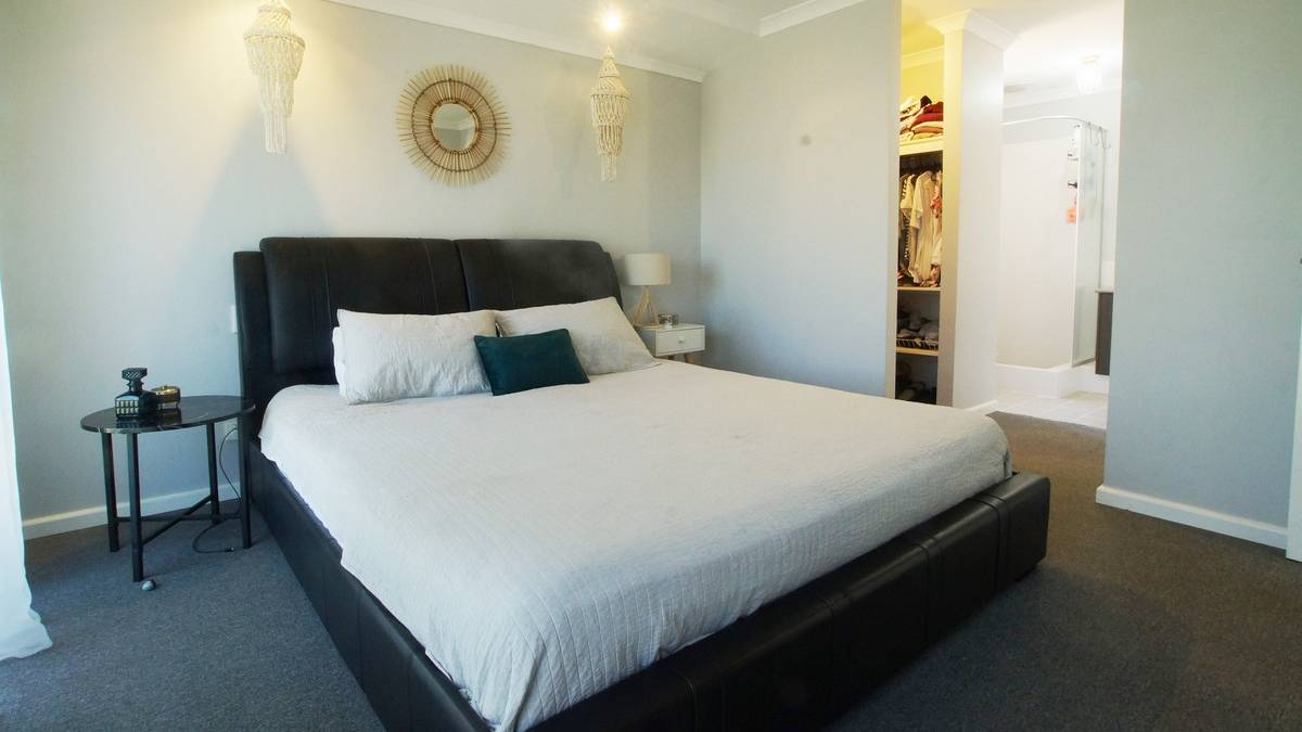 17 Highcliffe Circle, Lakelands, WA 6180 AUS