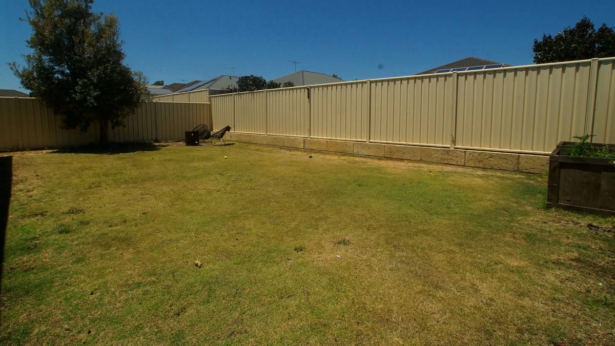 17 Highcliffe Circle, Lakelands, WA 6180 AUS