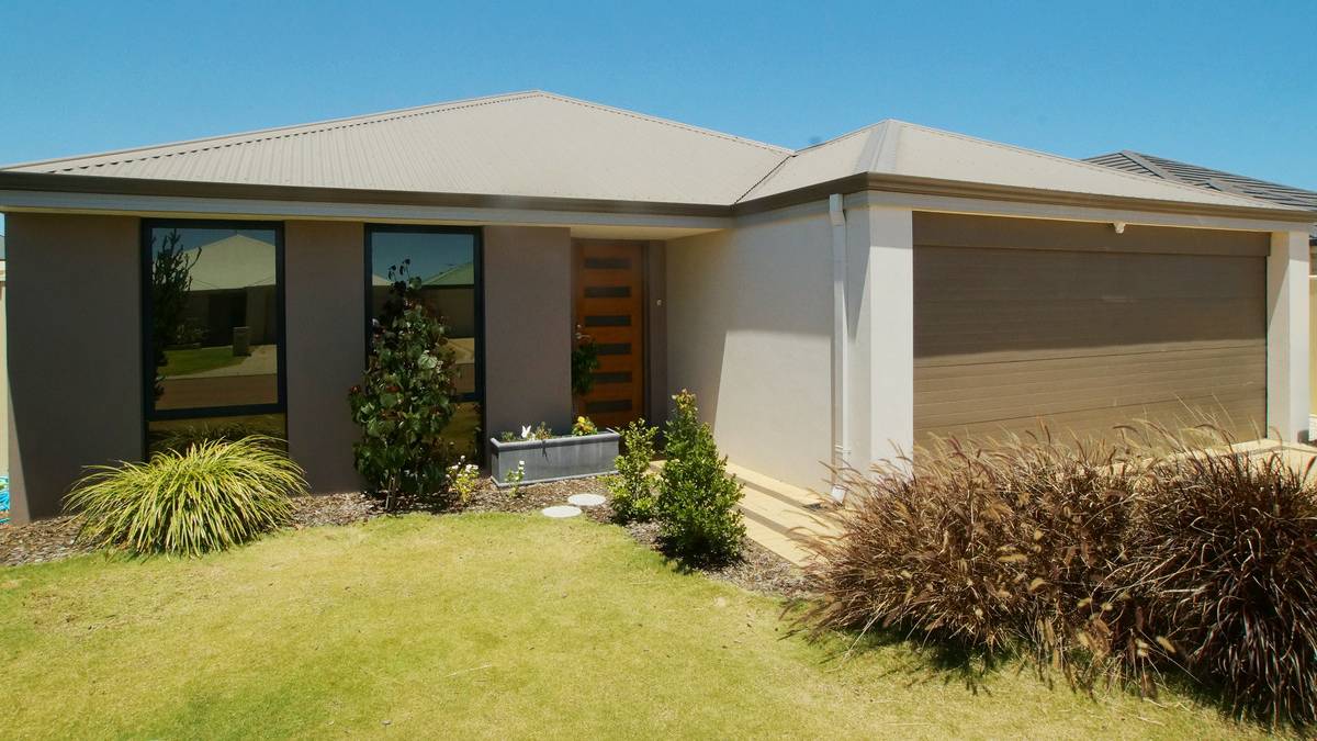 17 Highcliffe Circle, Lakelands, WA 6180 AUS