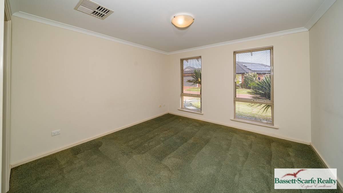 6 Saffron Loop, FALCON, WA 6210 AUS