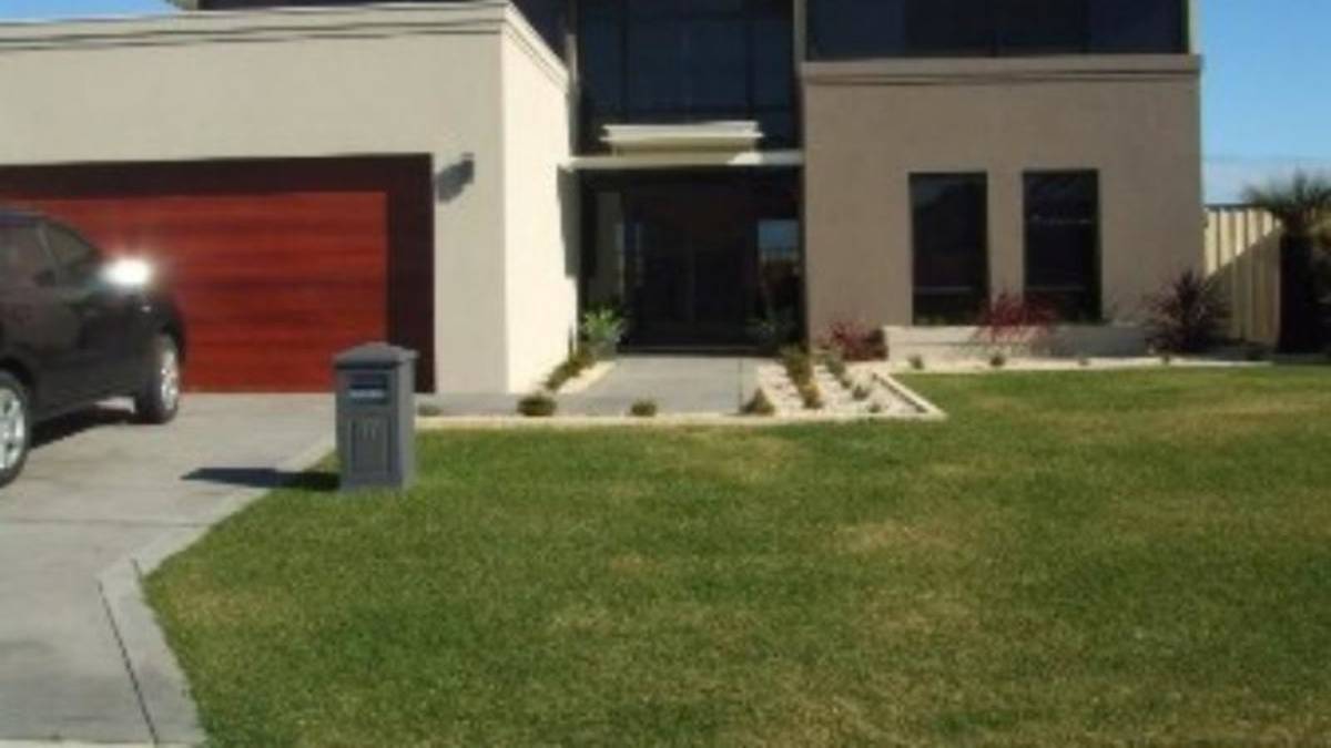 17 Lady Stirling Parade, Madora Bay, WA 6210 AUS