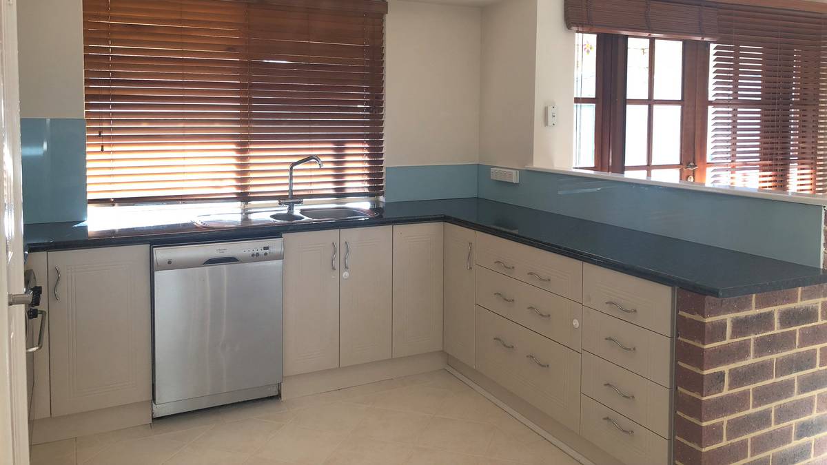 11 Mariner Place, Halls Head, WA 6210 AUS