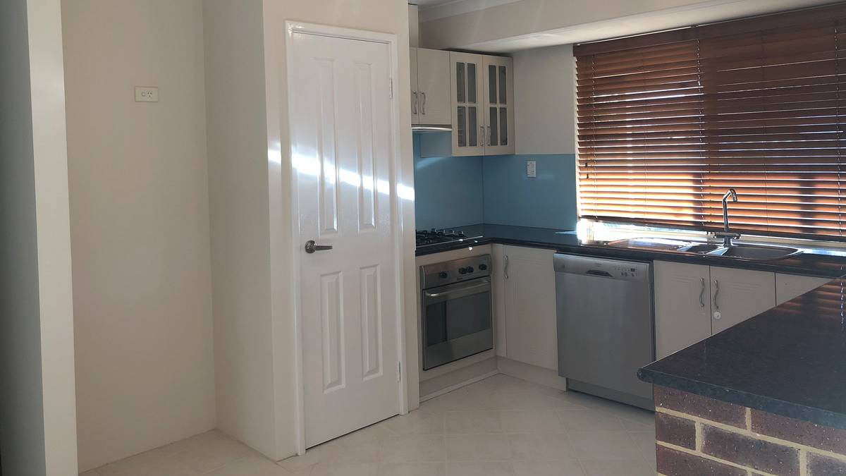11 Mariner Place, Halls Head, WA 6210 AUS