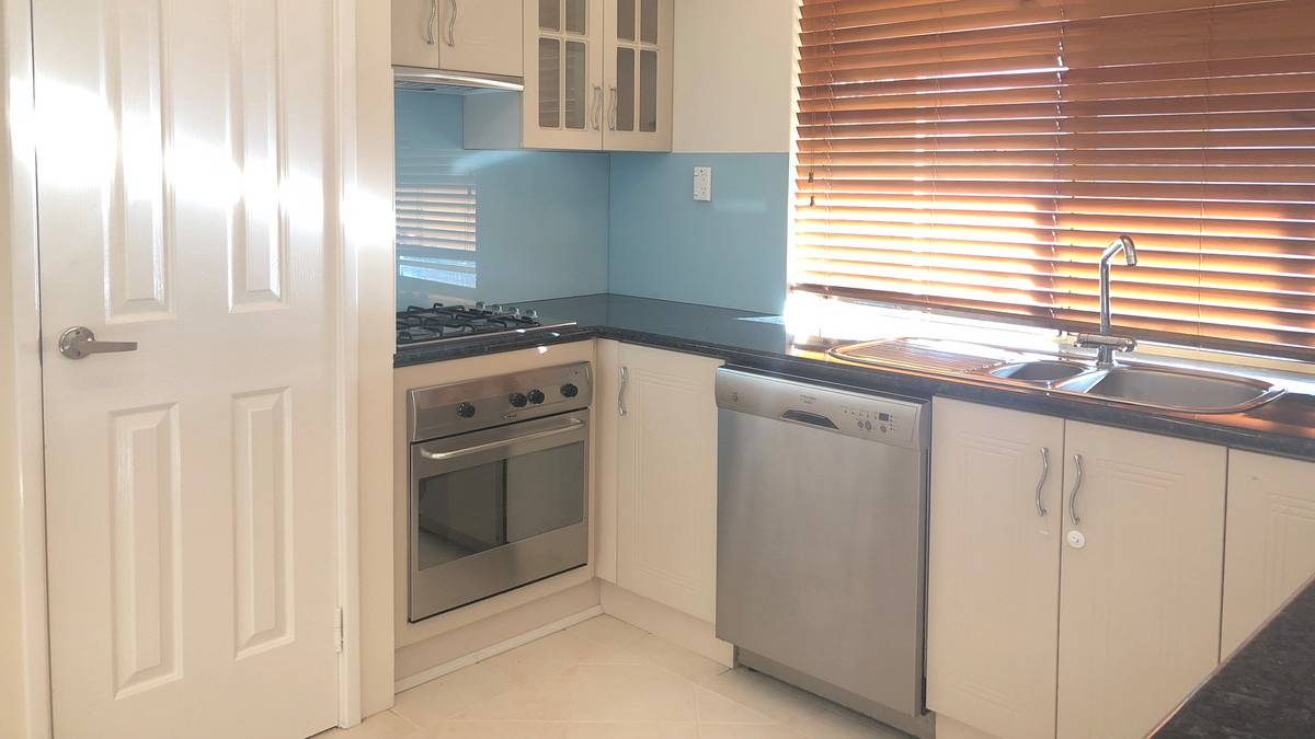 11 Mariner Place, Halls Head, WA 6210 AUS