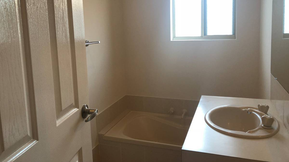 11 Mariner Place, Halls Head, WA 6210 AUS