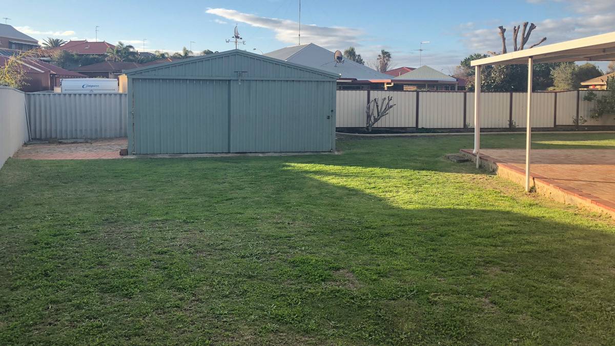 11 Mariner Place, Halls Head, WA 6210 AUS