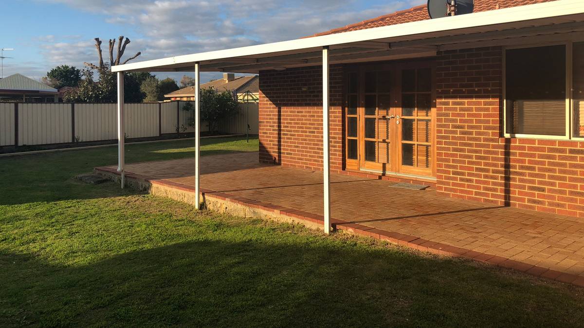 11 Mariner Place, Halls Head, WA 6210 AUS