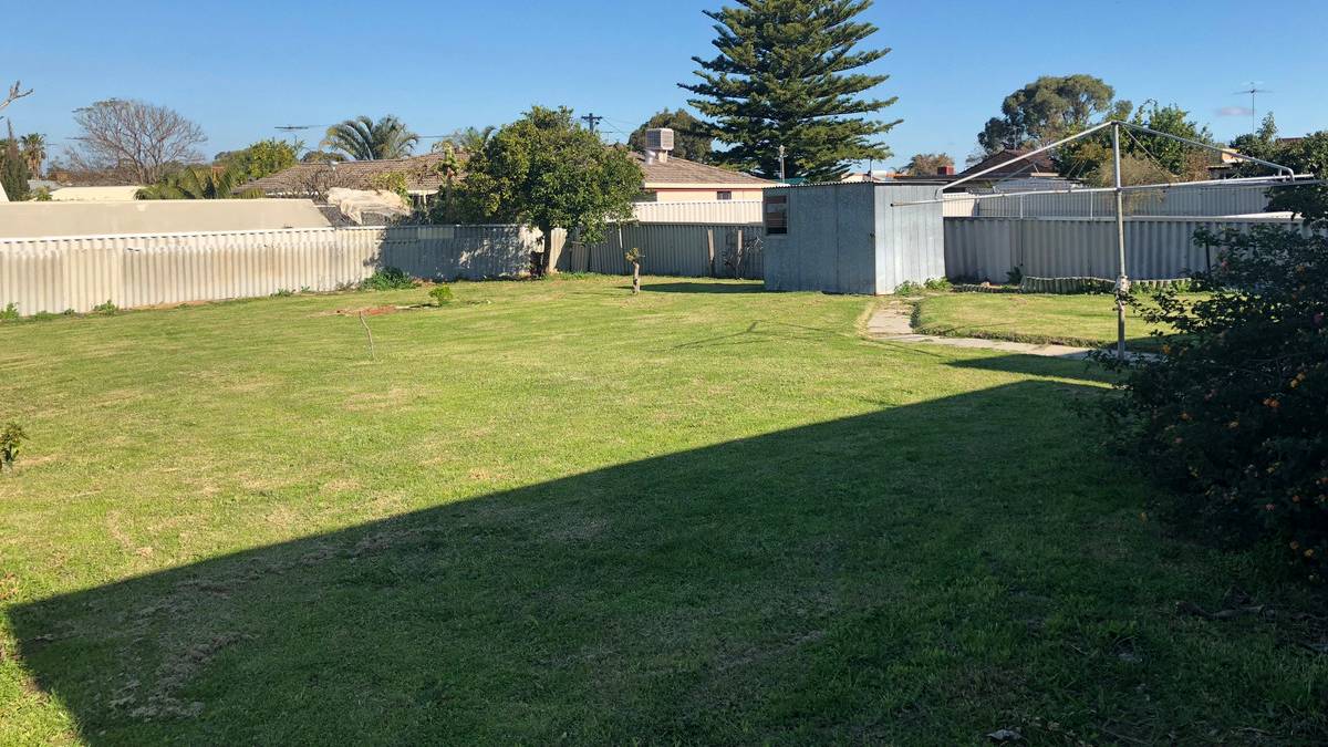 7 Leigh Street, Dudley Park, WA 6210 AUS