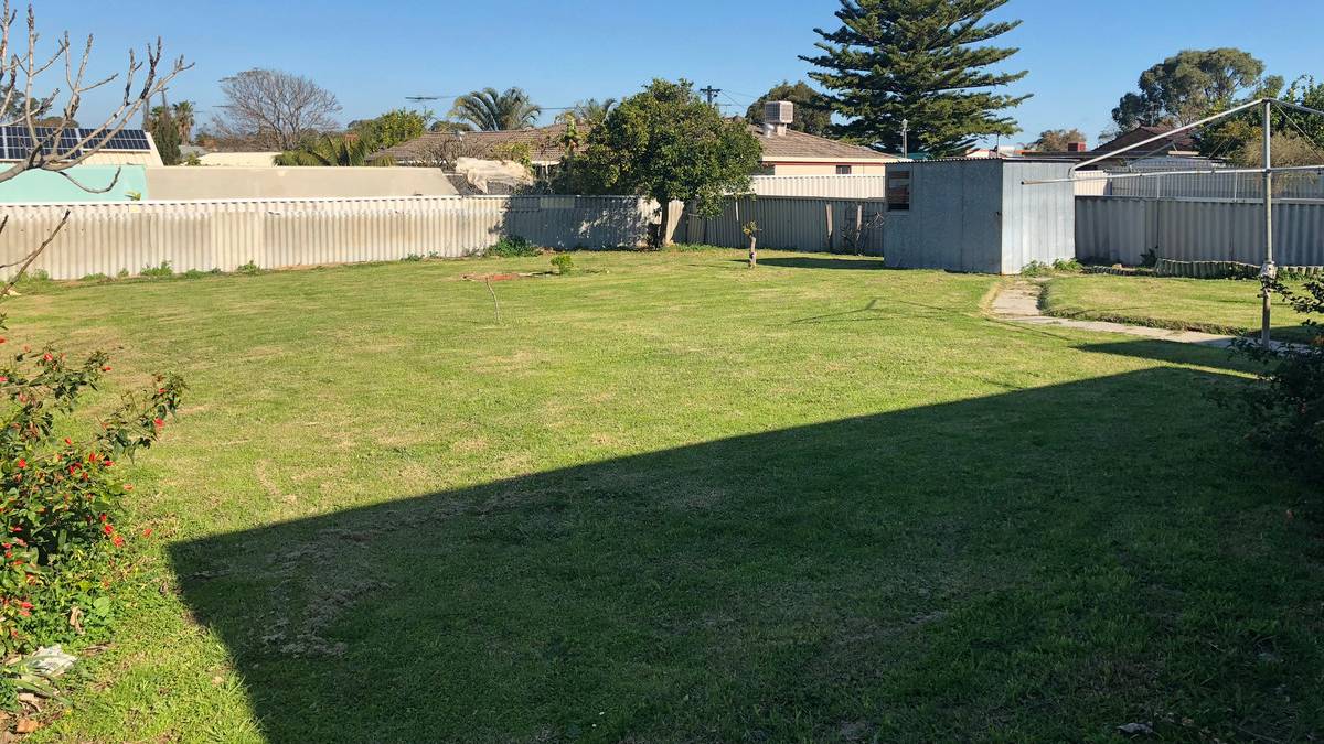 7 Leigh Street, Dudley Park, WA 6210 AUS