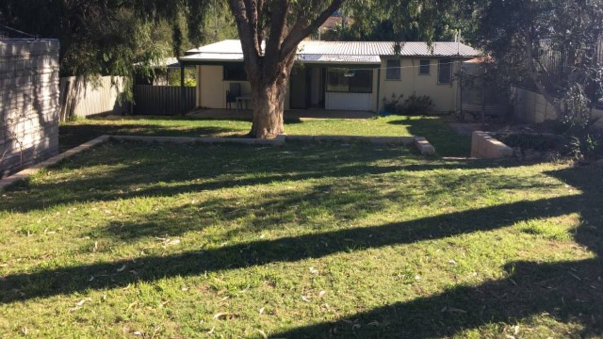 4 Valley Road, HALLS HEAD, WA 6210 AUS