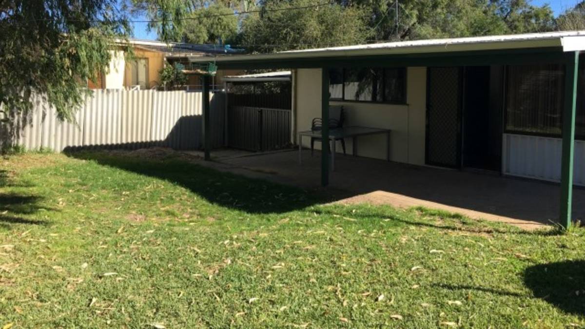 4 Valley Road, HALLS HEAD, WA 6210 AUS