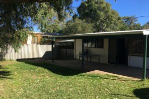 4 Valley Road, HALLS HEAD, WA 6210 AUS