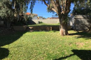 4 Valley Road, HALLS HEAD, WA 6210 AUS