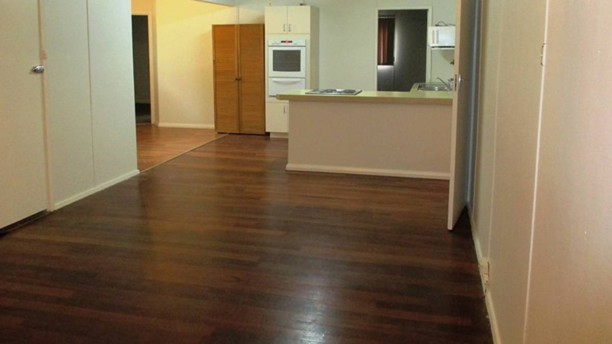 4 Valley Road, HALLS HEAD, WA 6210 AUS