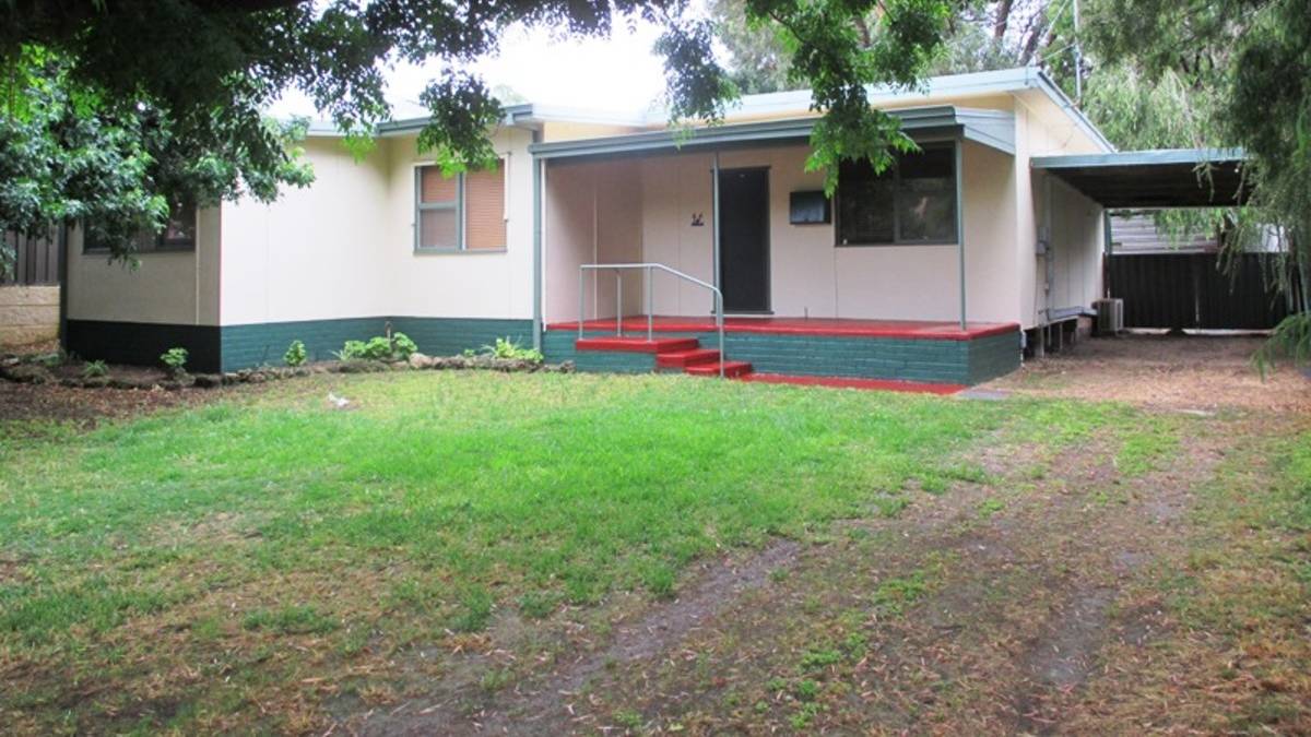 4 Valley Road, HALLS HEAD, WA 6210 AUS