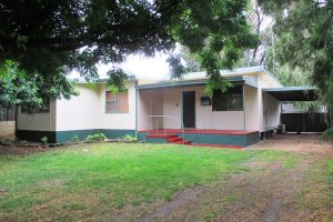 4 Valley Road, HALLS HEAD, WA 6210 AUS