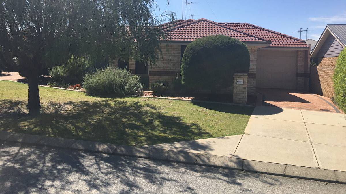 1/4 Binnar Court, Erskine, WA 6210 AUS
