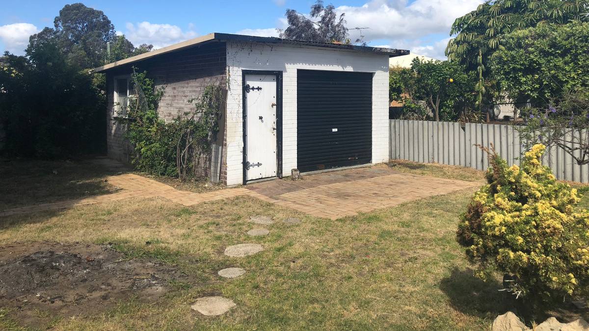 4 Gillark Street, Dudley Park, WA 6210 AUS