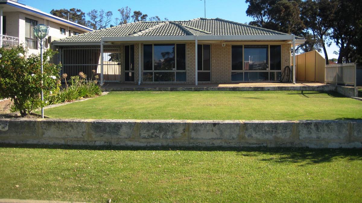26 Fairbridge Road, Halls Head, WA 6210 AUS