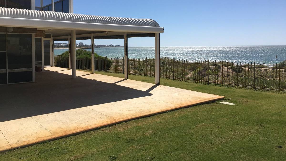 2 Barry Street, Mandurah, WA 6210 AUS