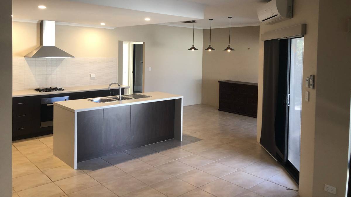 23 Kerkeri Heights, Lakelands, WA 6180 AUS