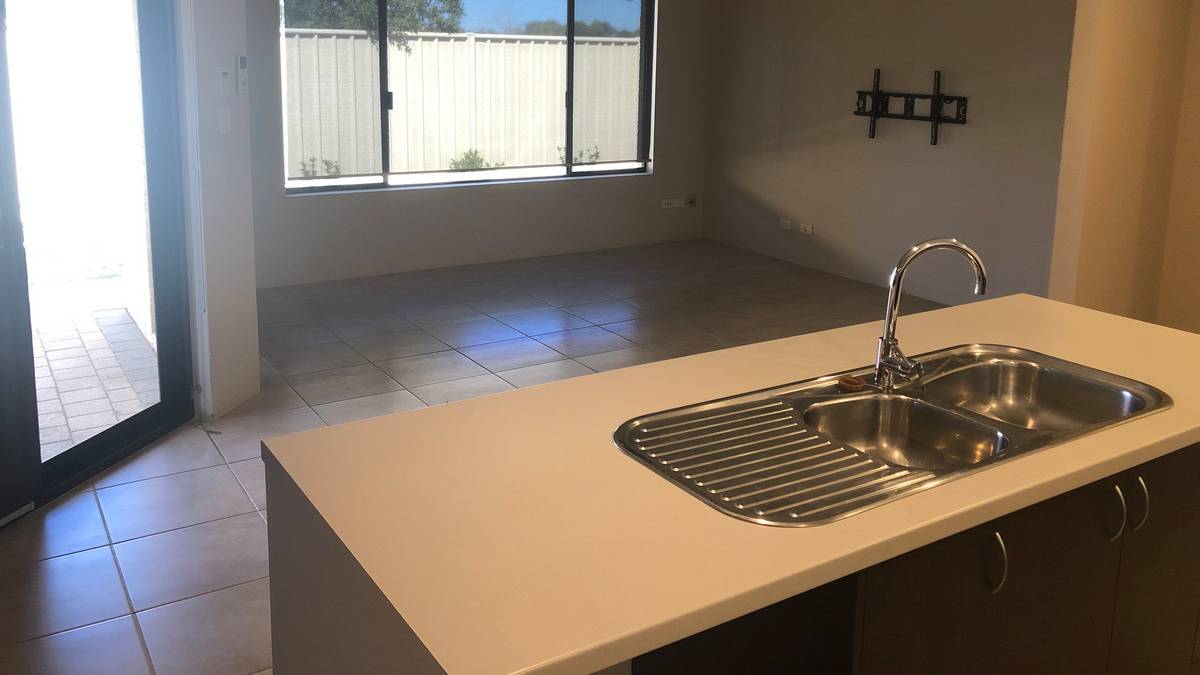23 Kerkeri Heights, Lakelands, WA 6180 AUS