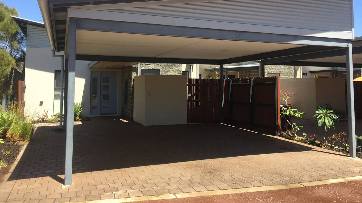 12 Golfers Retreat, Halls Head, WA 6210 AUS