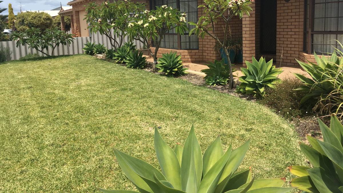 69 Portmarnock Circle, Halls Head, WA 6210 AUS