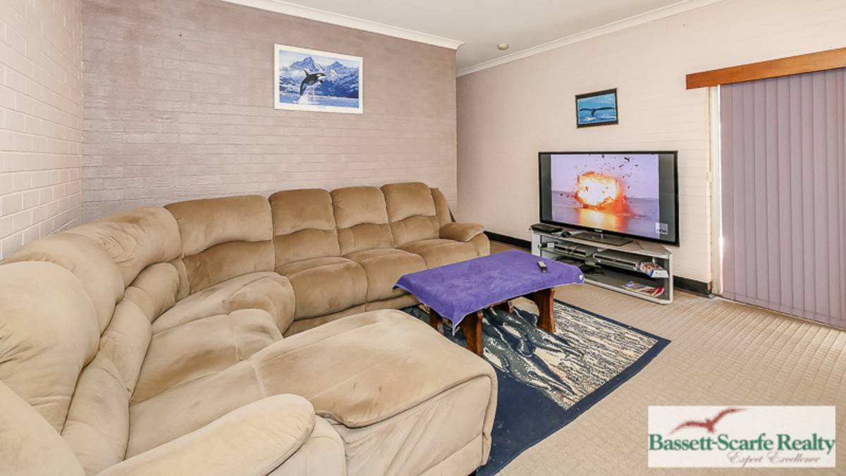 42 Peter Street, Halls Head, WA 6210 AUS