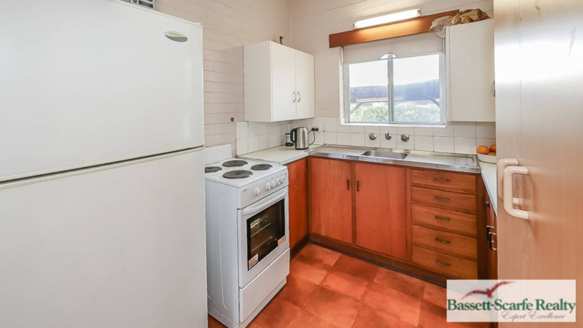 42 Peter Street, Halls Head, WA 6210 AUS