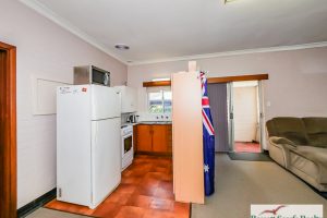42 Peter Street, Halls Head, WA 6210 AUS
