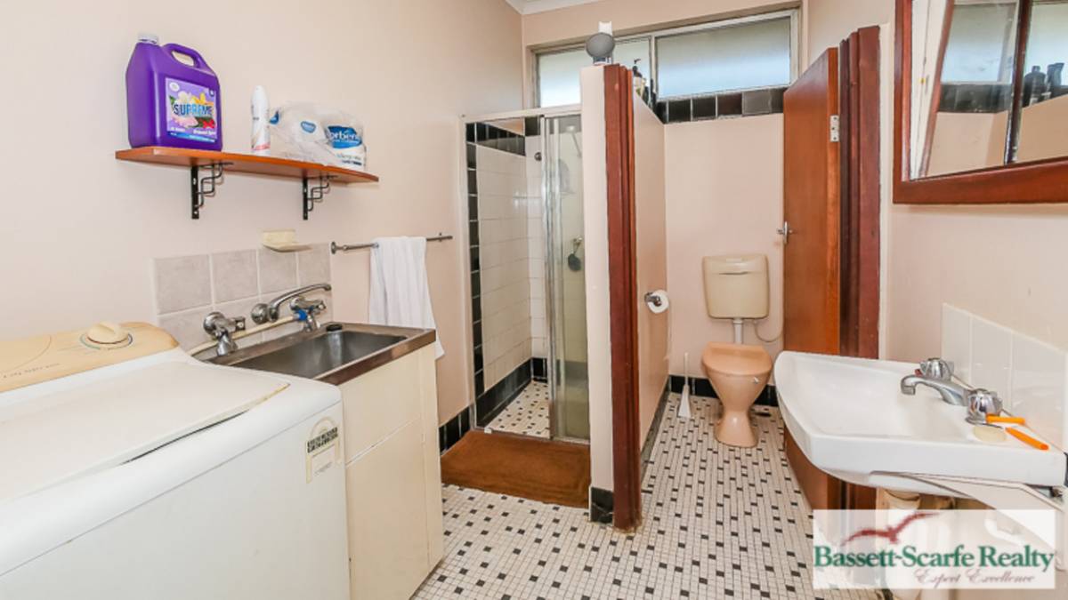 42 Peter Street, Halls Head, WA 6210 AUS
