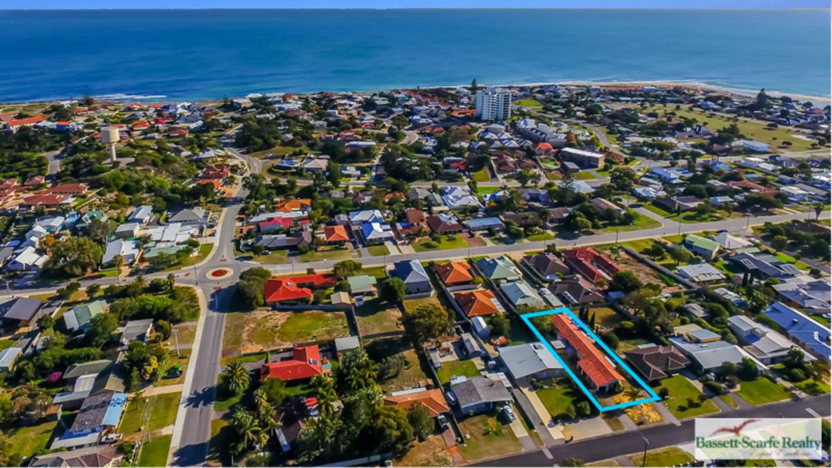 42 Peter Street, Halls Head, WA 6210 AUS