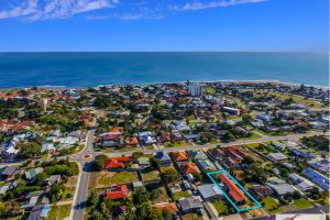42 Peter Street, Halls Head, WA 6210 AUS