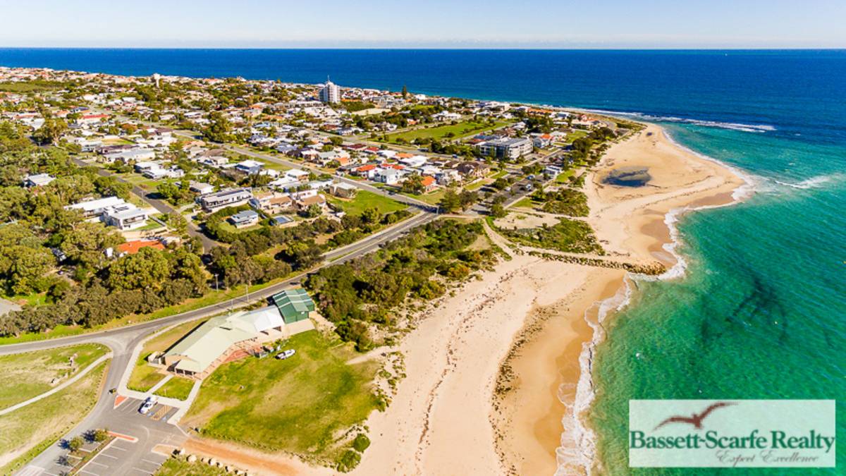 6 Peter Street, Halls Head, WA 6210 AUS