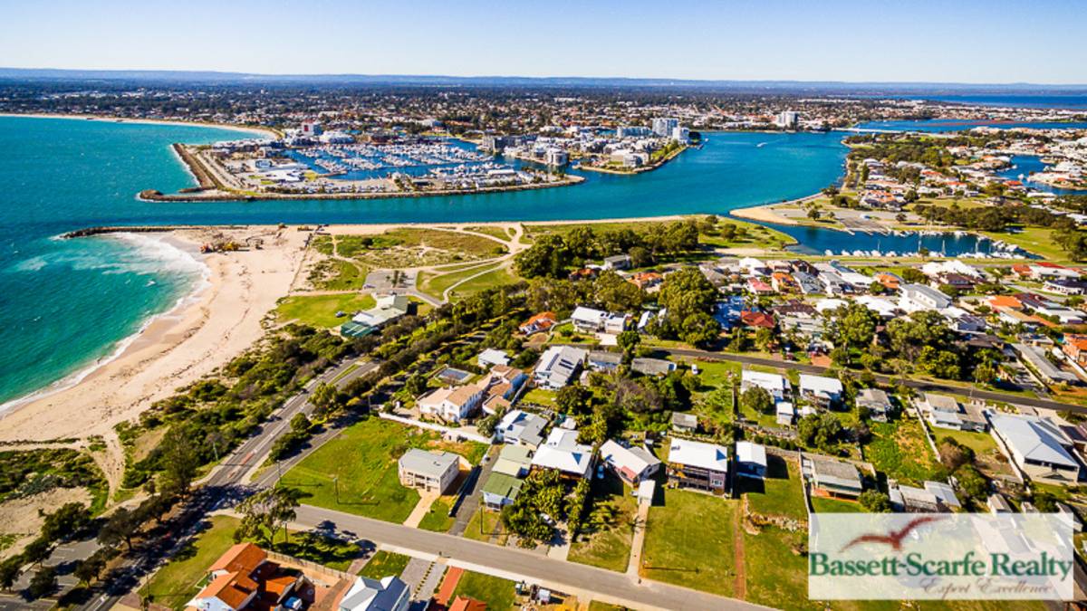 6 Peter Street, Halls Head, WA 6210 AUS