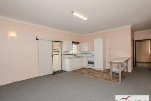 42 Peter Street, Halls Head, WA 6210 AUS