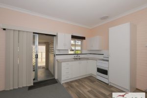 42 Peter Street, Halls Head, WA 6210 AUS