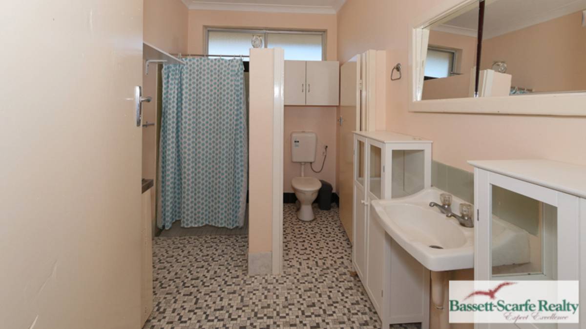 42 Peter Street, Halls Head, WA 6210 AUS