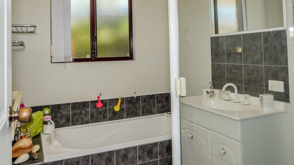 6 Allora Place, Dudley Park, WA 6210 AUS