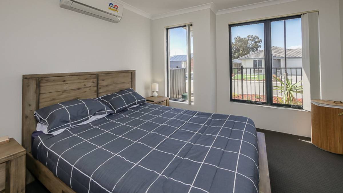 12 Rowan Way, Lakelands, WA 6180 AUS